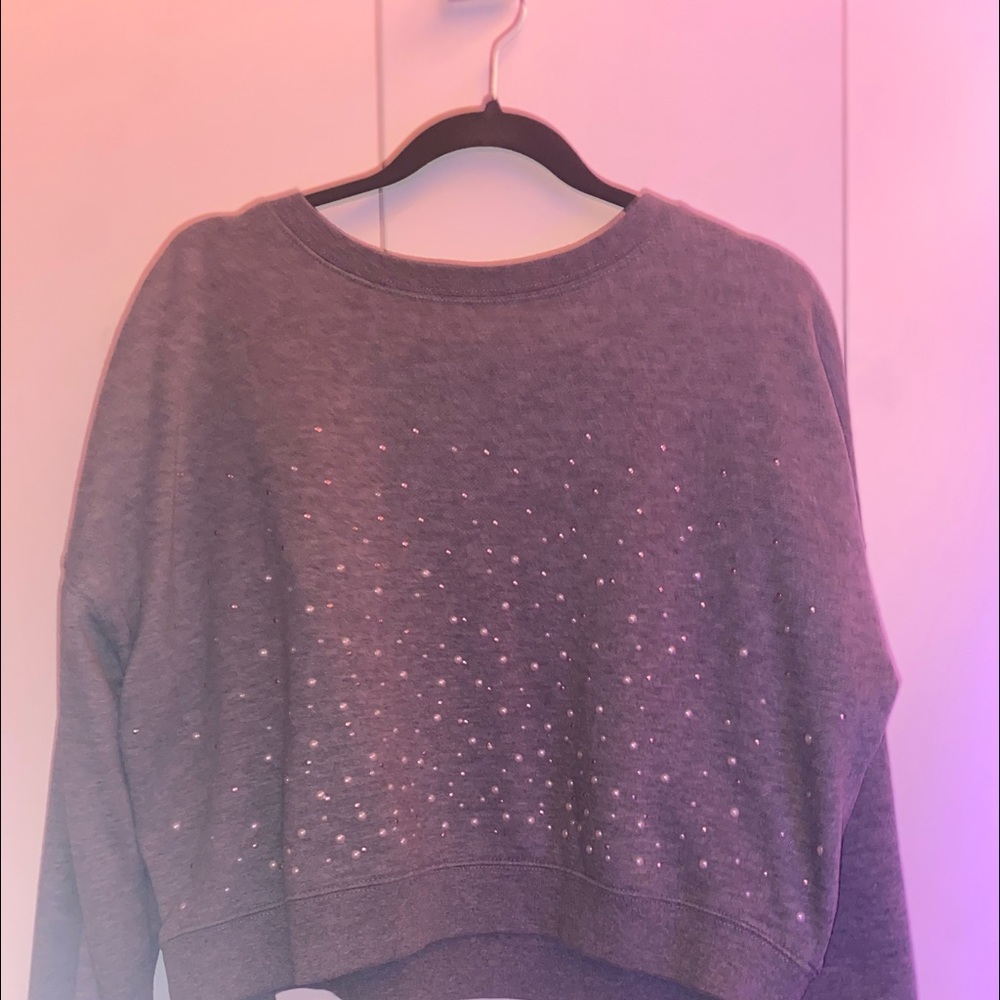 Long sleeve gray sweater.